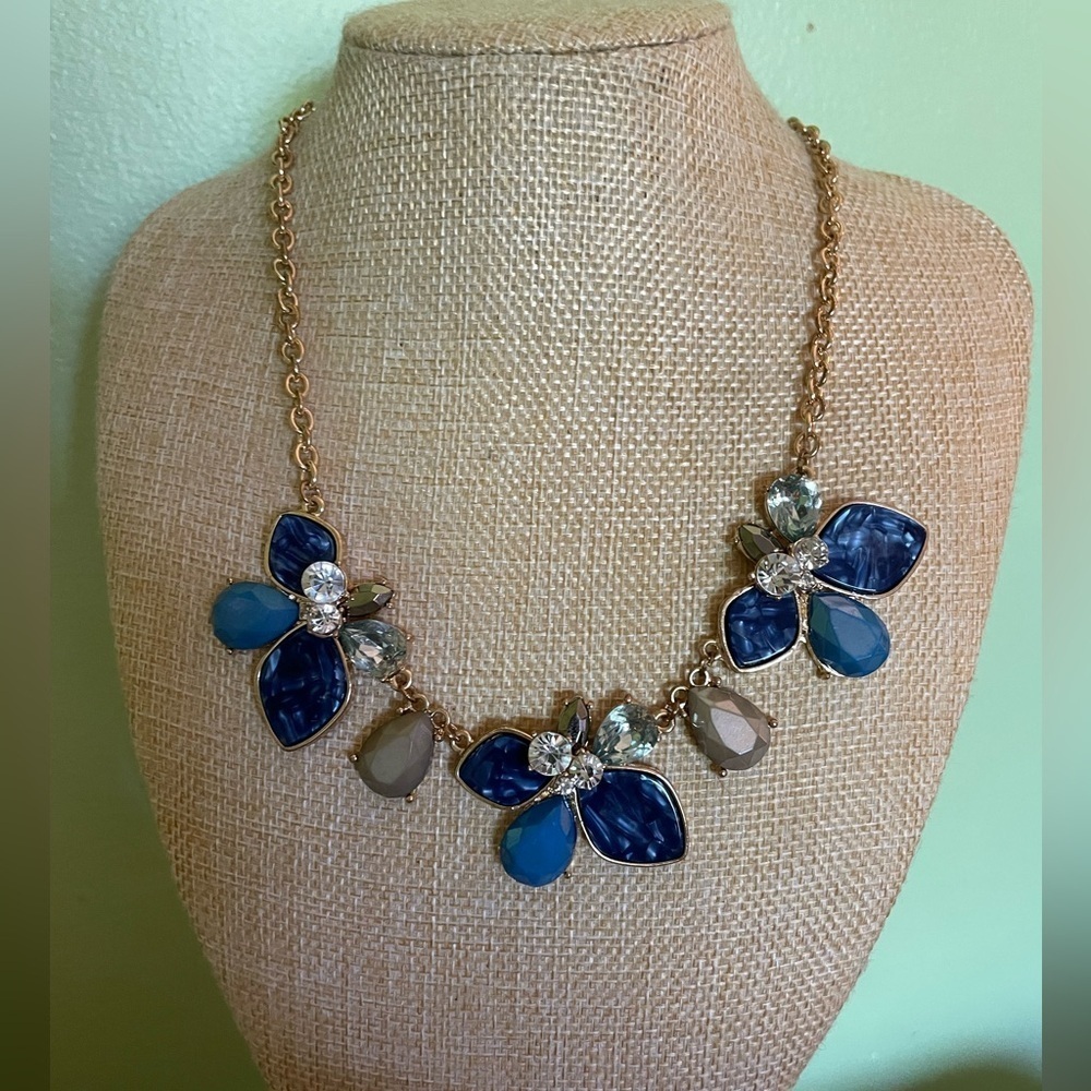 Elegant Blue and Gold Floral Necklace